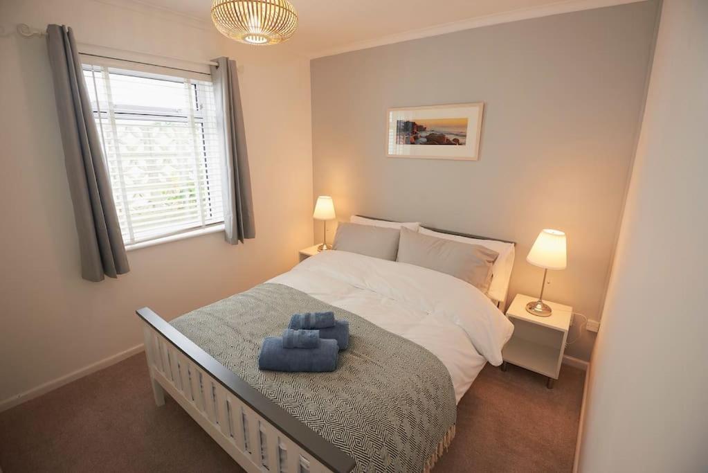 3-Bedroom Bungalow With Parking, Goldsithney, Penzance, Cornwall Perranuthnoe Екстериор снимка