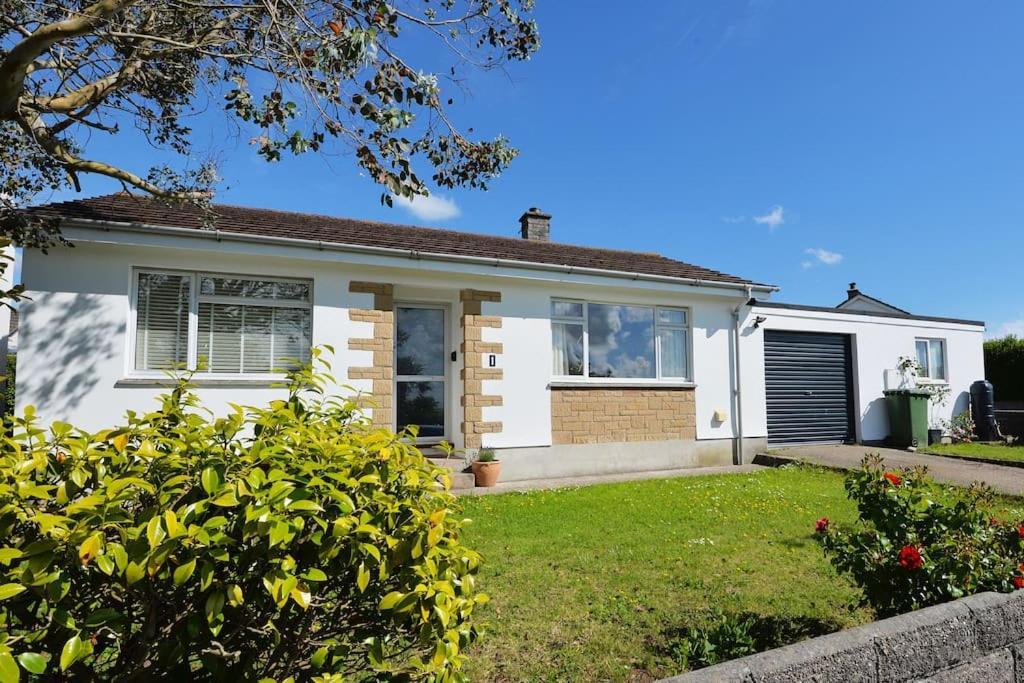 3-Bedroom Bungalow With Parking, Goldsithney, Penzance, Cornwall Perranuthnoe Екстериор снимка