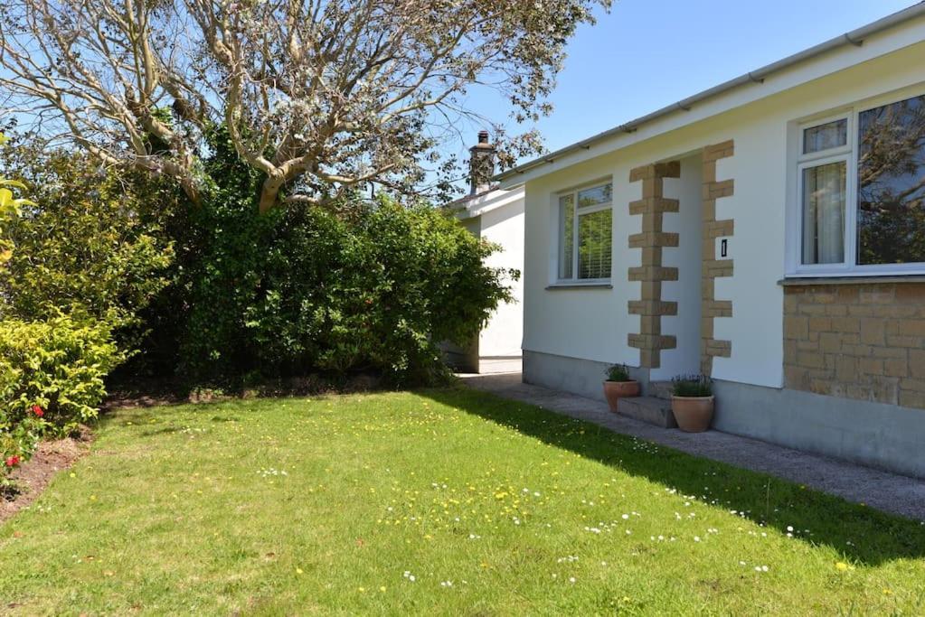 3-Bedroom Bungalow With Parking, Goldsithney, Penzance, Cornwall Perranuthnoe Екстериор снимка